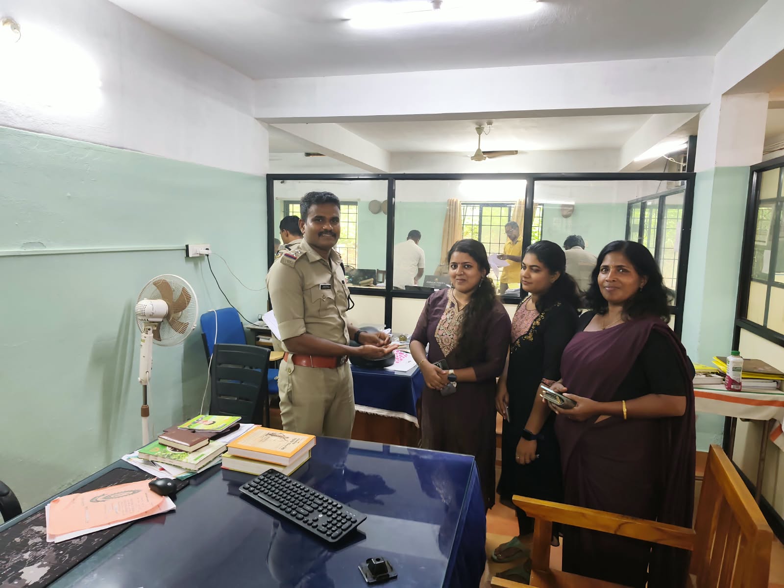 സത്യസന്ധതയുടെ മാതൃകയായി ഫാഷൻ ഡിസൈനിംഗ് വിദ്യാർ ഥിനികൾ 